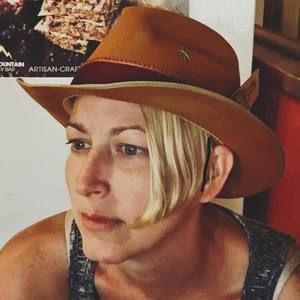 Meet your Posher, April